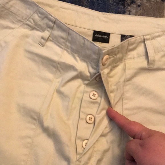 🎉NWT Khaki ButtonFrontCargo Capri Pants 16W - Picture 3 of 8